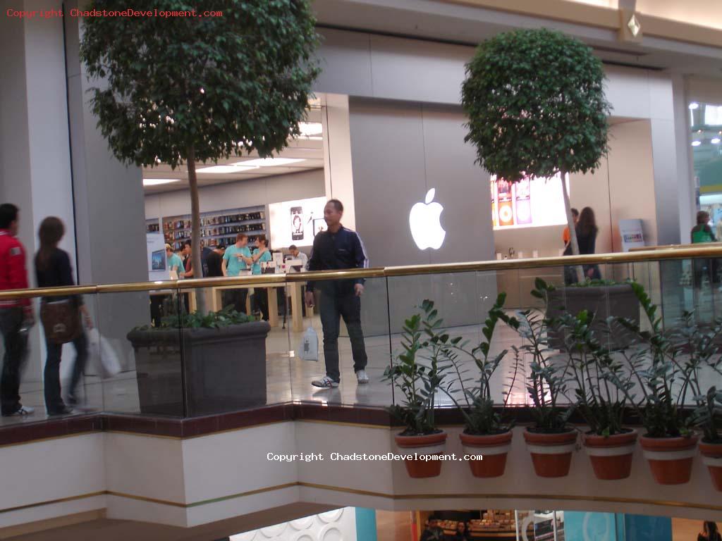 The Apple store open for business - Chadstone Development Discussions