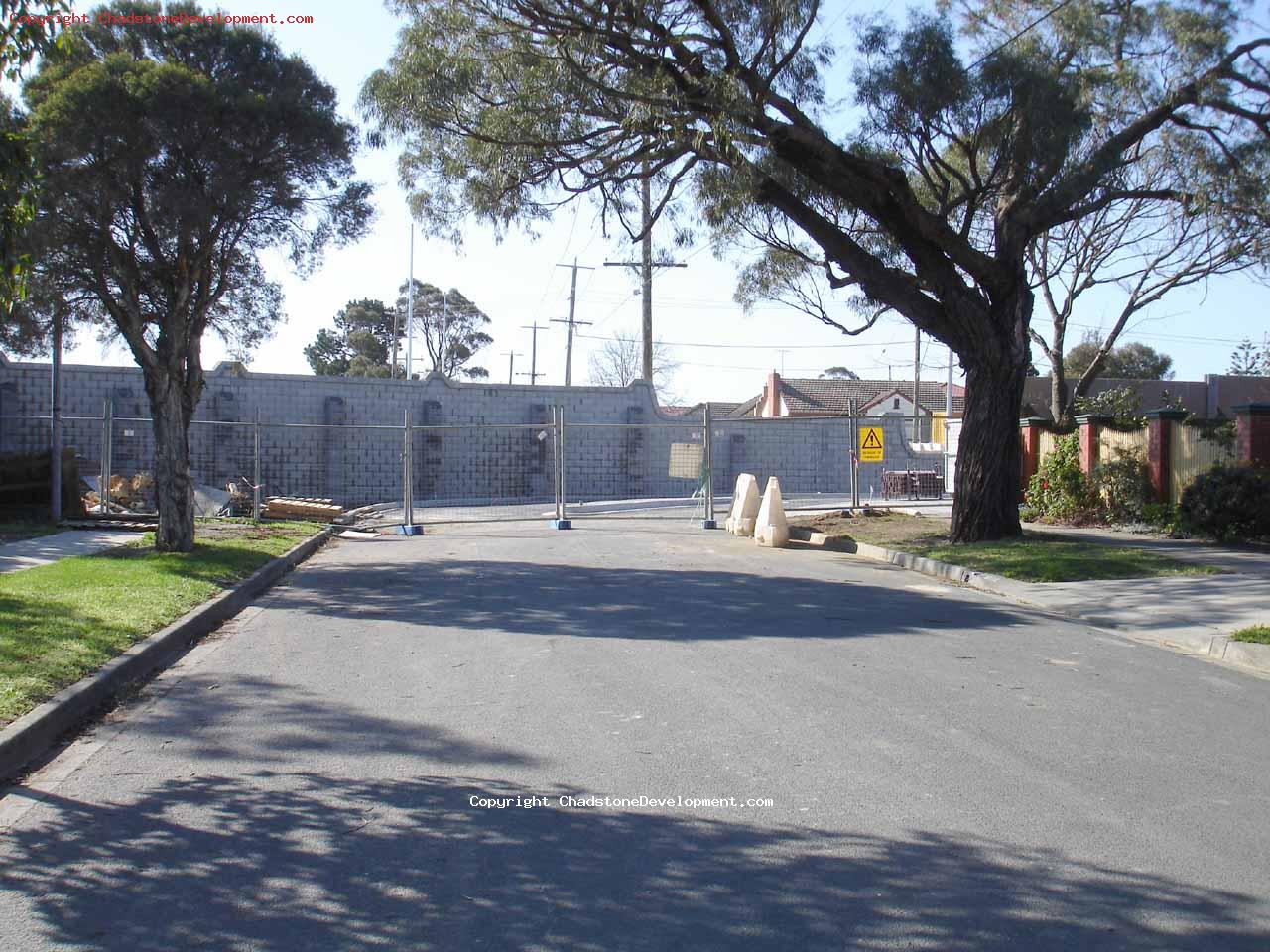 The privacy wall at the end of Capon St (South) - Chadstone Development Discussions